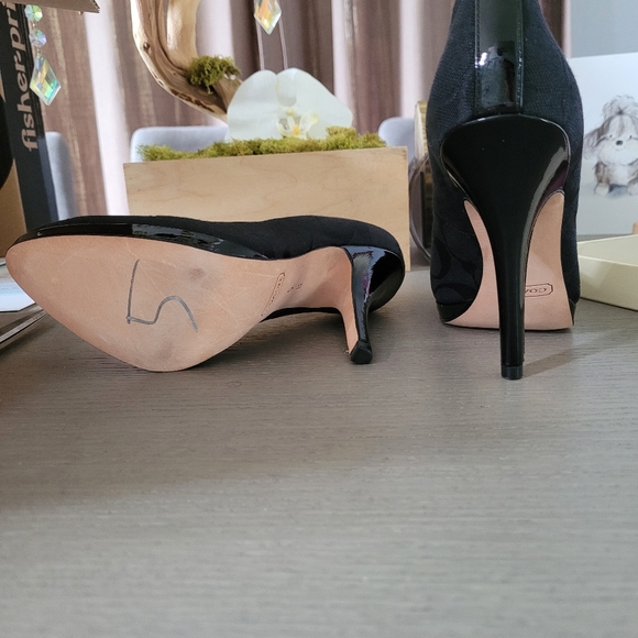NWOT Caya Coach Heels - Picture 4 of 4